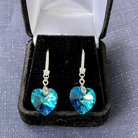 🌺NIB 18K White Gold Plated Austrian Heart Fish Hook Earrings🌺 - Picture 11 of 15